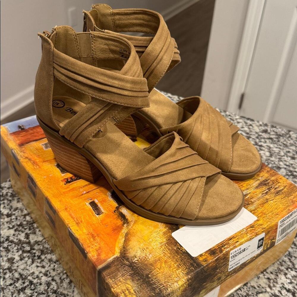 Bella Vita Womens Quinnell Criss-Cross Faux Suede Ankle Strap 8 Narrow